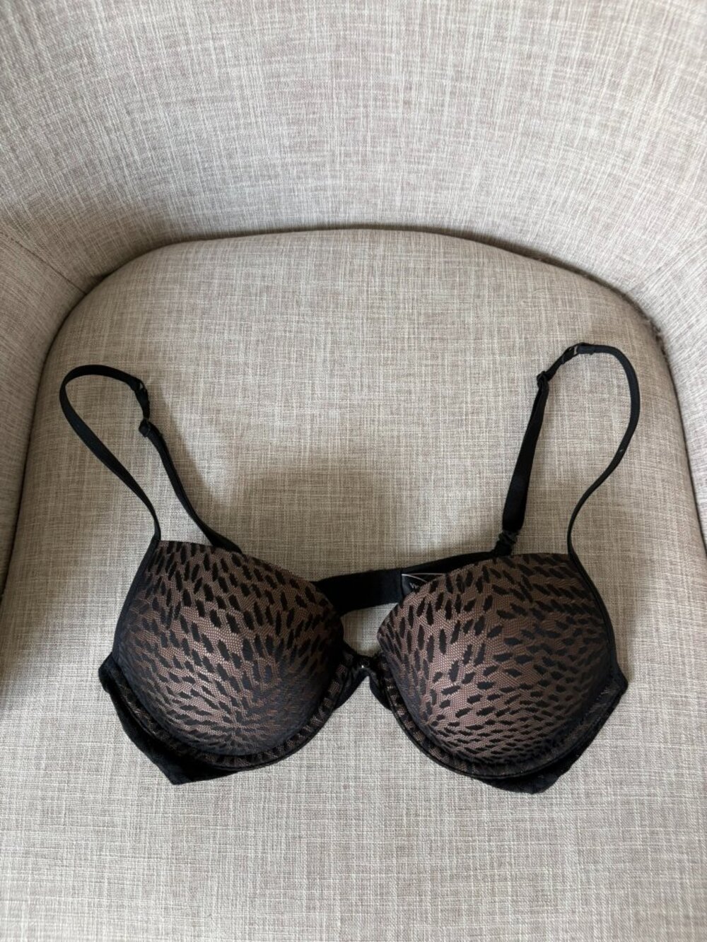 Victoria's Secret Fabulous Plunge Bra 34C